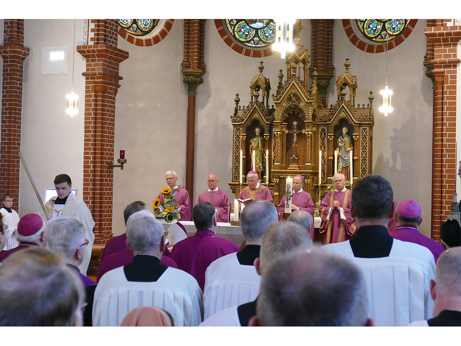 Pontifikalrequiem und Beisetzung von Weihbischof em. Johannes Kapp (Foto: Karl-Franz Thiede)